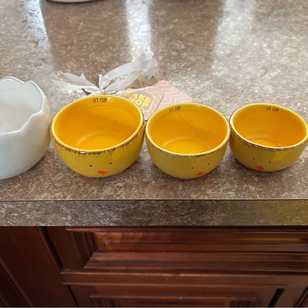 Bakeshop egg and chick set of ceramic mc